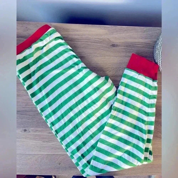 🎅🏻 Christmas Pajamas! Matching Men’s pajama Elf set - Picture 3 of 7